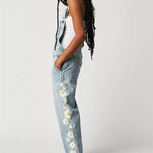 Driftwood Embroidered daisy overalls denim sz s
